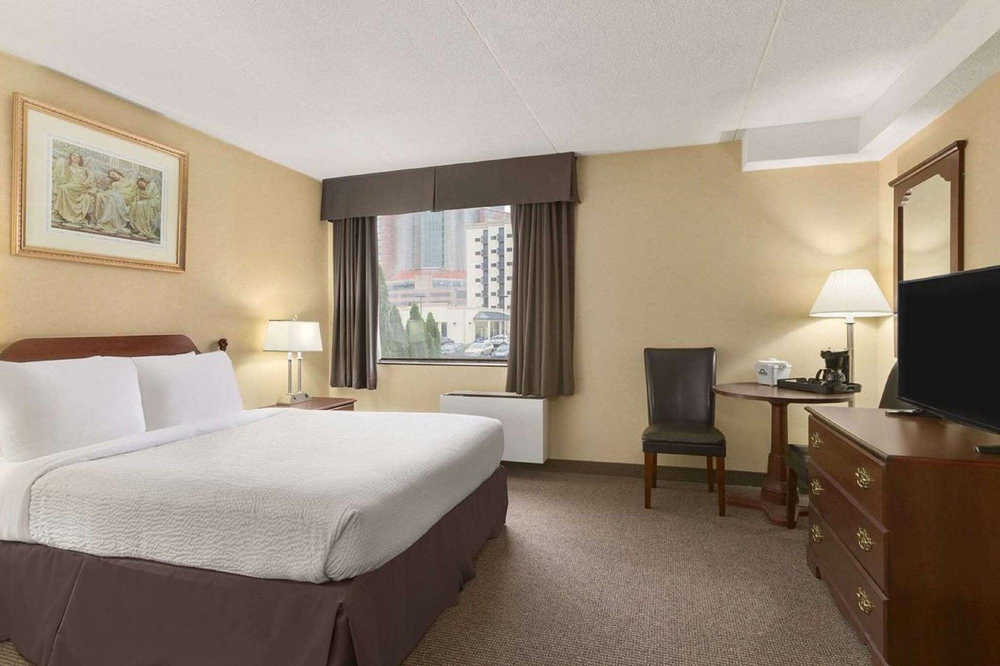 Days By Wyndham Fallsview Hotel