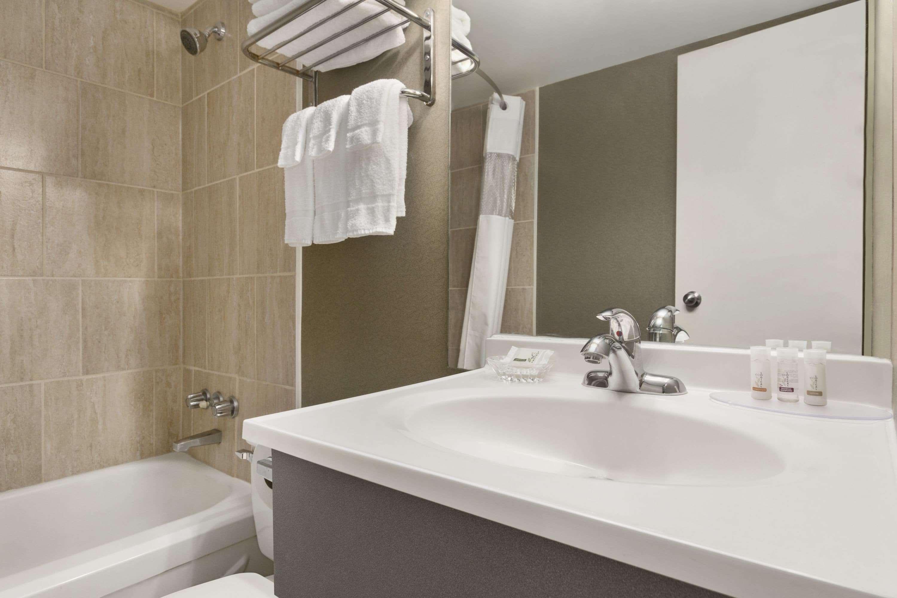 Hotel Days By Wyndham Fallsview Niagara Falls