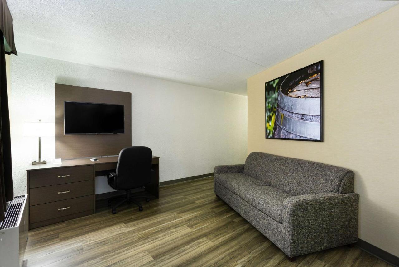 Days By Wyndham Fallsview Hotel Niagara Falls