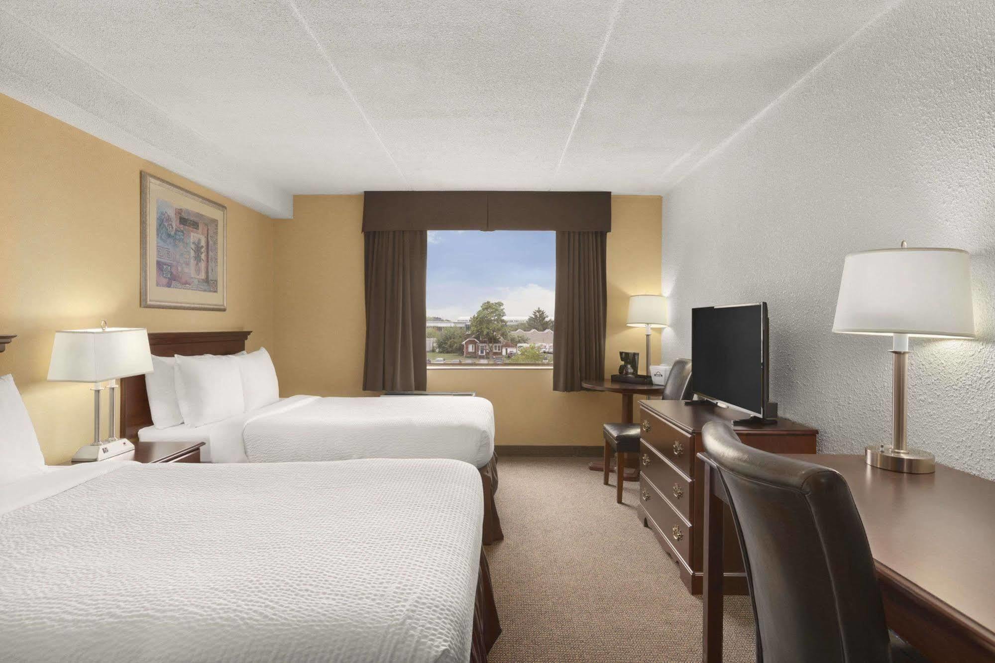 Days By Wyndham Fallsview Hotel 3*