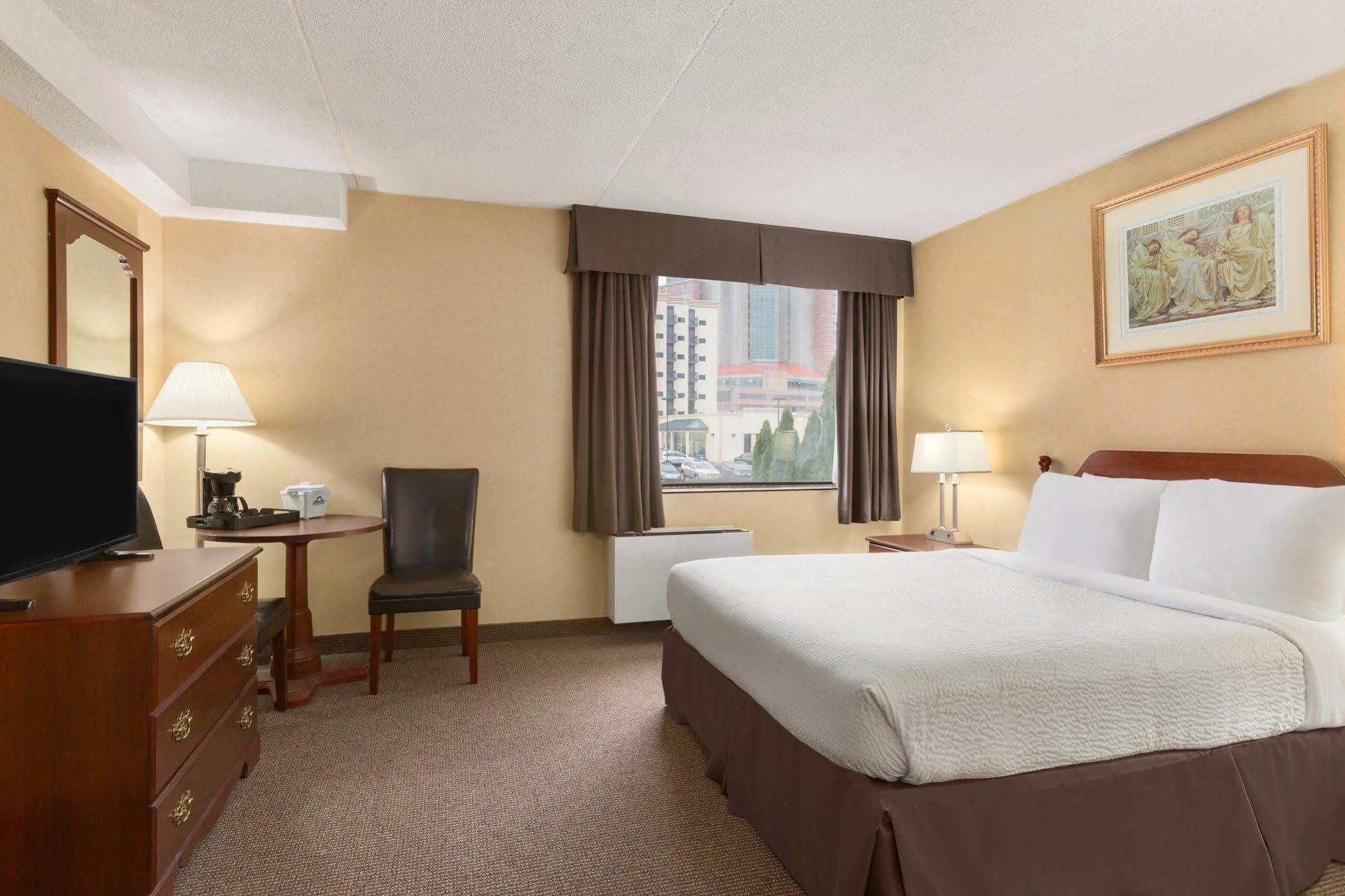 Days By Wyndham Fallsview 3* Niagara Falls
