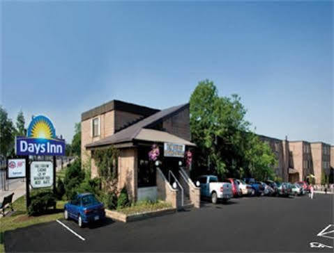Hotel Days By Wyndham Fallsview 3*